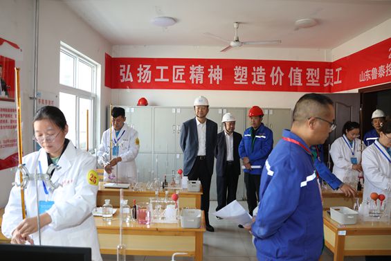 李合军带队到星空官方网站督导“我是状元”职工职业技能竞赛活动 (2)_副本.jpg